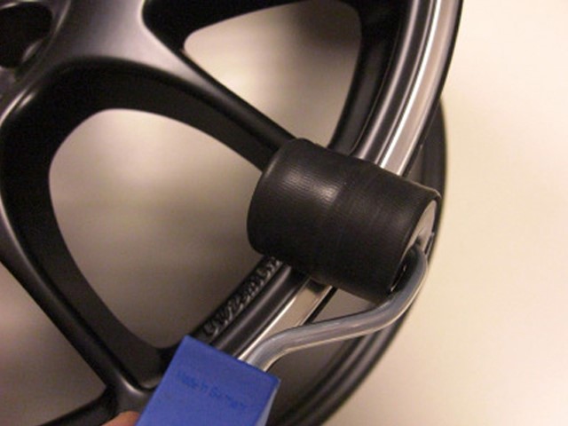 Anfahrschutz aus Edelstahl in schwarz Anfahrschutz aus Edelstahl in schwarz