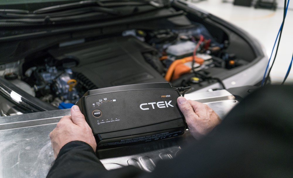 CTEK PRO 25S 12V Batterieladegerät CTEK PRO 25S 12V Batterieladegerät