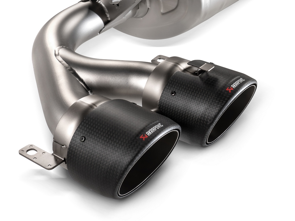 AKRAPOVIČ Slip-On Line (Titan)(ECE)